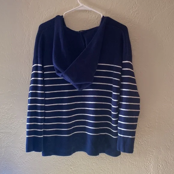 Tahari hooded sweater womenβs small navy white stripes knit hoodie top (Sm) π - Picture 2 of 6